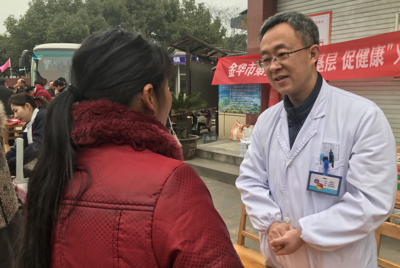 農(nóng)技專家解農(nóng)憂 魚病防治護(hù)豐收——市科協(xié)“三服務(wù)”活動(dòng)走進(jìn)洋埠鎮(zhèn)